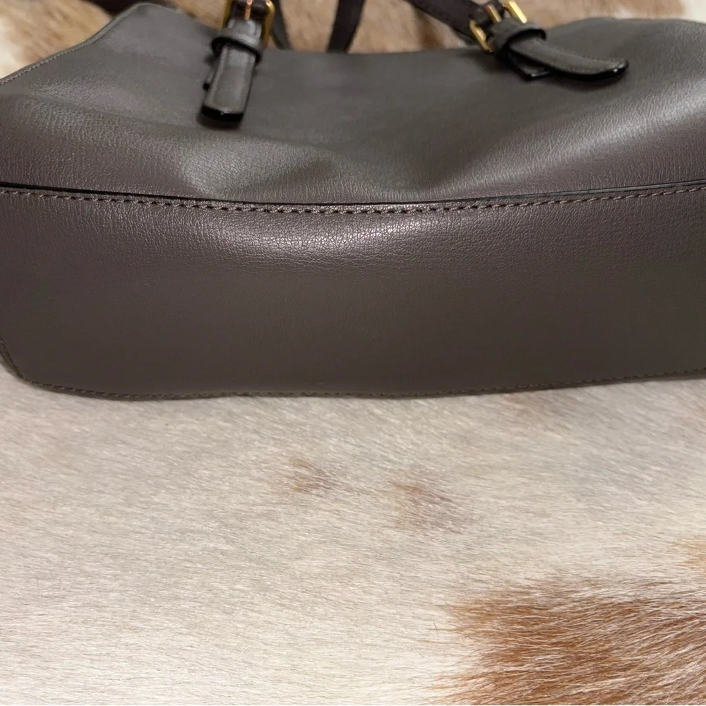 Marc Jacobs Elegant Taupe Handbag - Picture 9 of 9